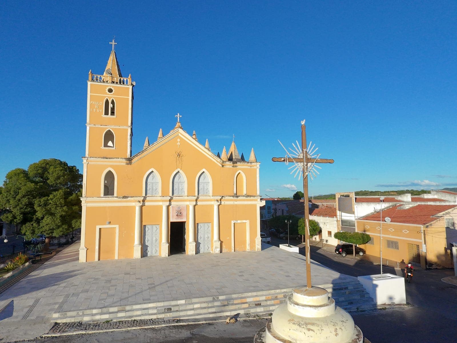 A Matriz vista da praça